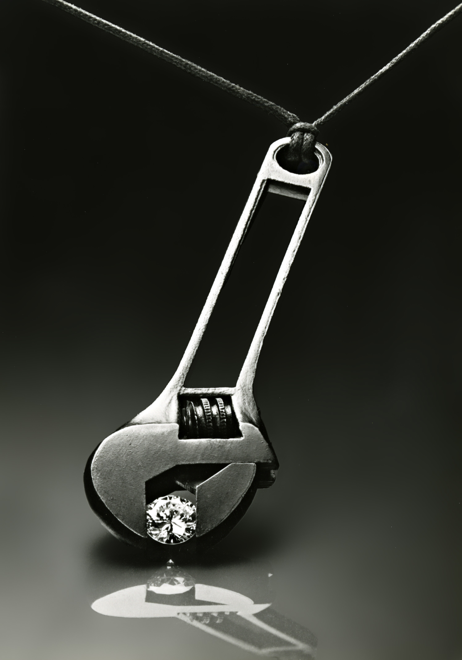 Clé à molette et diamant de 5 carats