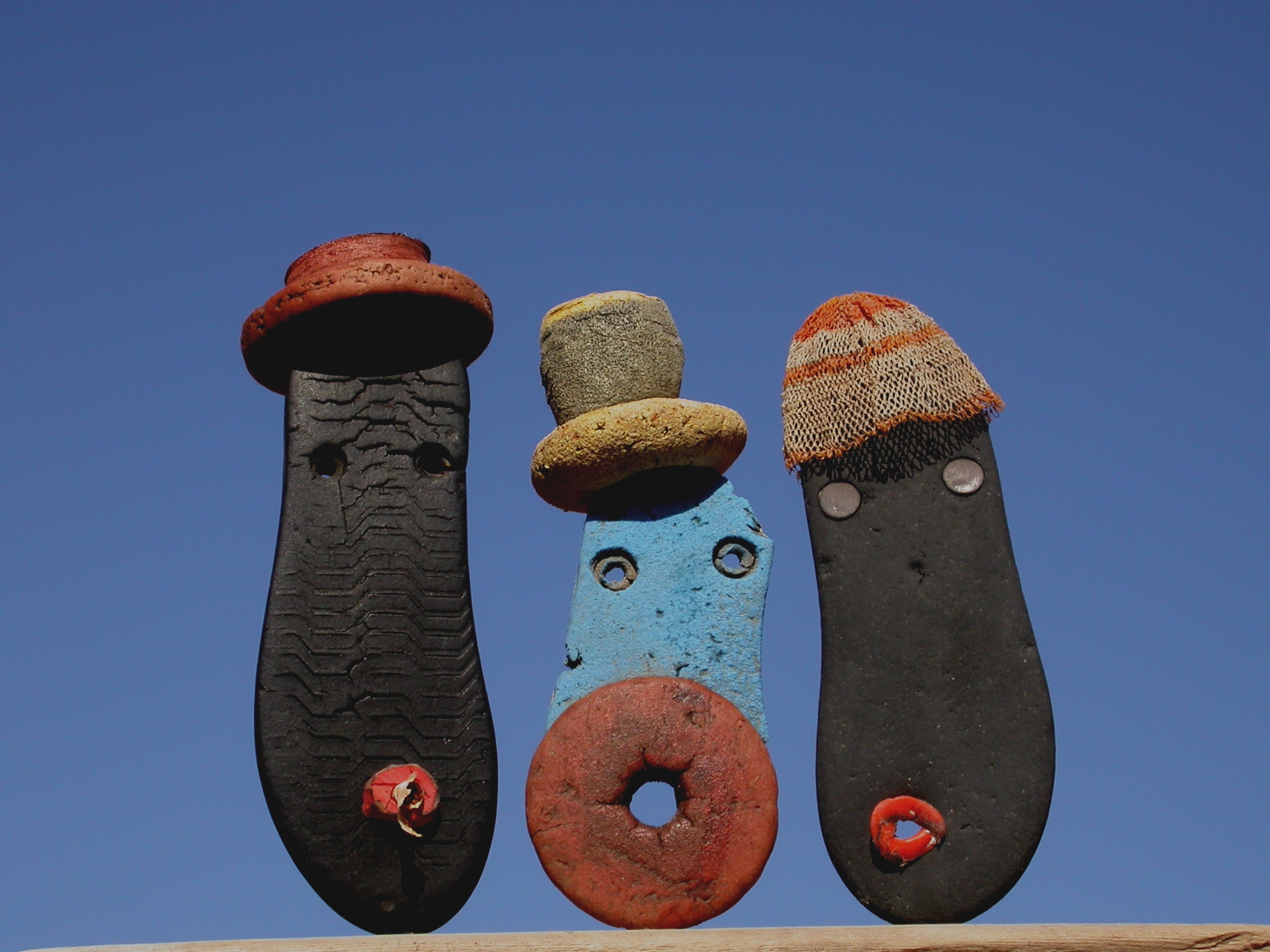 Trois masques Tongues